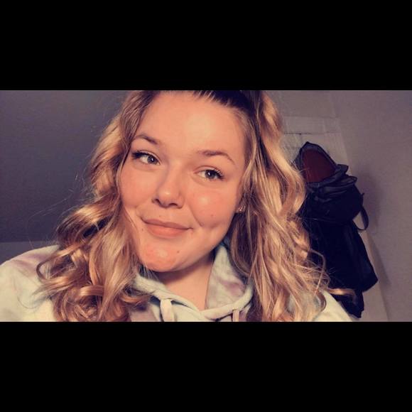 Profile Picture of Hailey Buick (@hailey_buick) on Poshmark