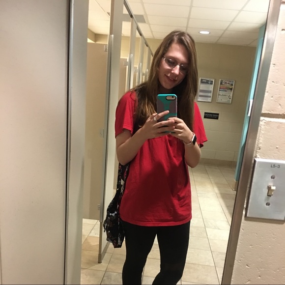 Profile Picture of Allie Clayborn (@allieclayborn) on Poshmark