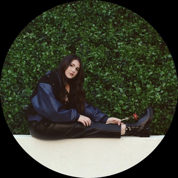 Profile Picture of Chloe Copoloff (@chloecopoloff) on Poshmark