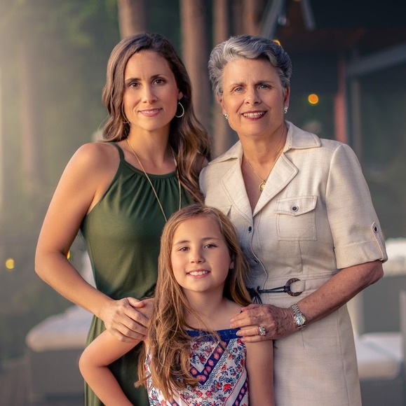 Profile Picture of Sharon Ashenbrener (@sharonash4) on Poshmark