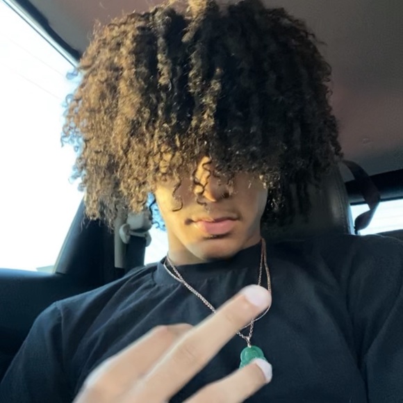 Profile Picture of Julian Tucker (@officialjujuu) on Poshmark