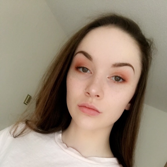 Profile Picture of Julia Rohr (@julesrohr) on Poshmark