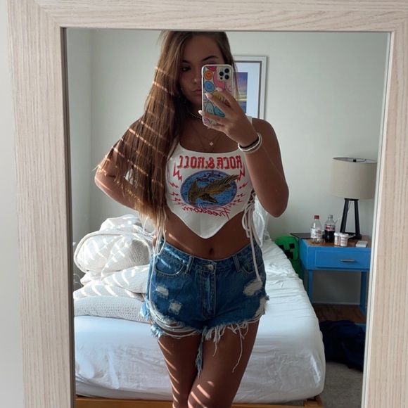 Profile Picture of Hannah Thode (@ht4106) on Poshmark