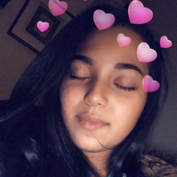 Profile Picture of Joelys Rios (@joelys7779) on Poshmark