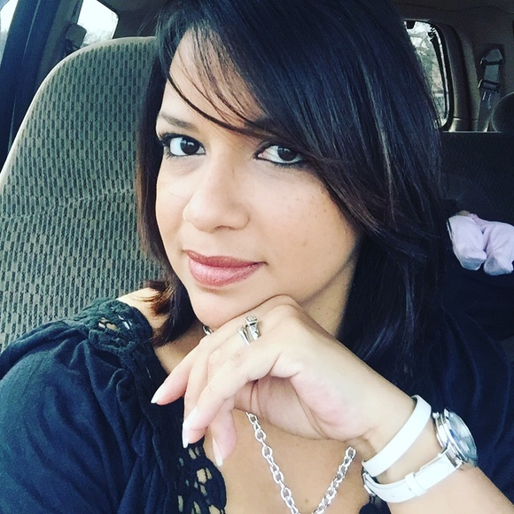 Profile Picture of Adamarisse Ojeda (@adarisse) on Poshmark