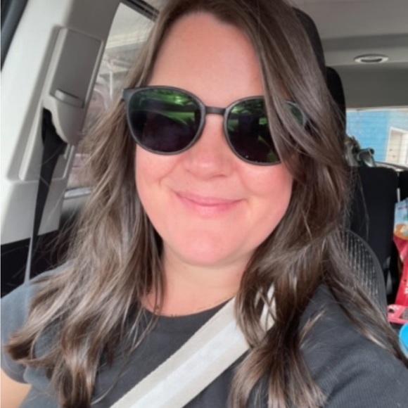 Alisha Wazny - Poshmark Profile Picture of Alisha Wazny (@anc13) on Poshmark