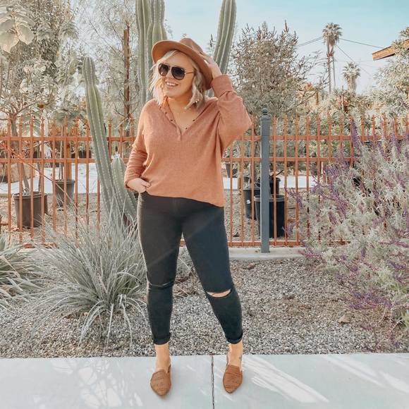 Profile Picture of Kendra Blevins (@kdblev29) on Poshmark