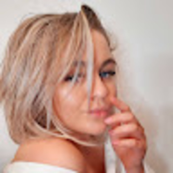 Profile Picture of Gabrielle Benchetrit (@gabriellekarene) on Poshmark