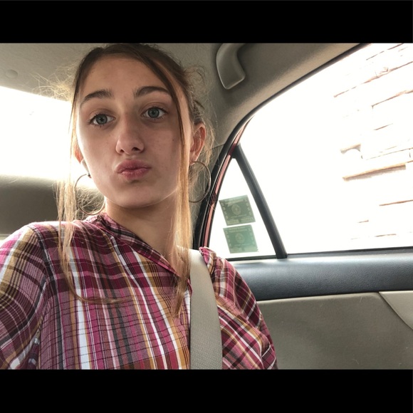 Profile Picture of Mikayla Jansson (@mikki1405) on Poshmark