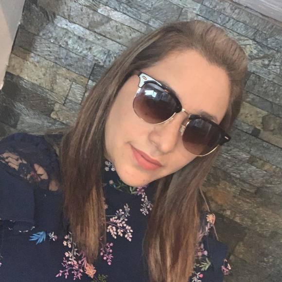 Profile Picture of Ester Castillo (@lunac1993) on Poshmark