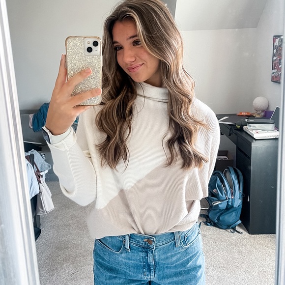 Profile Picture of Kendall Thackston (@ksthackston) on Poshmark