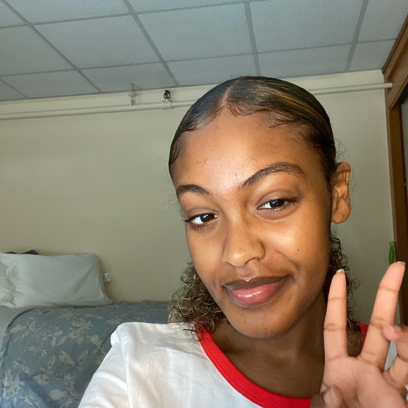 Profile Picture of Sabrina Mohamed (@smohame4) on Poshmark