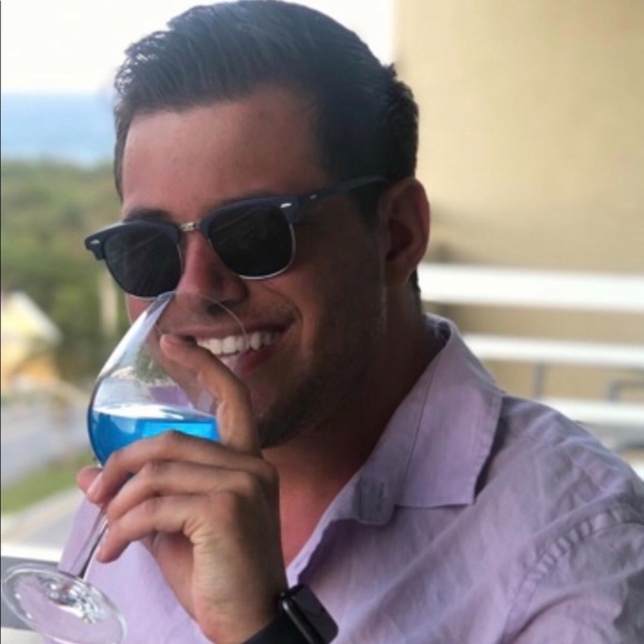 Profile Picture of Andrew Stroud (@andrewstroud) on Poshmark