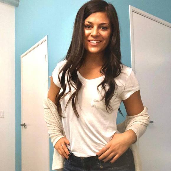 Profile Picture of Alana Ferrante (@alanaferrante) on Poshmark