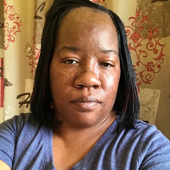 Profile Picture of Sarah Taylor-renfro (@1mzstaylor) on Poshmark