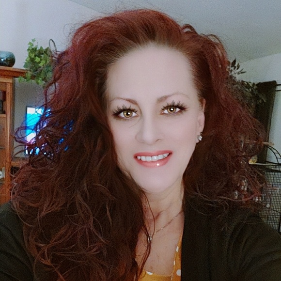 Profile Picture of Kimberly Harper (@harper5119) on Poshmark