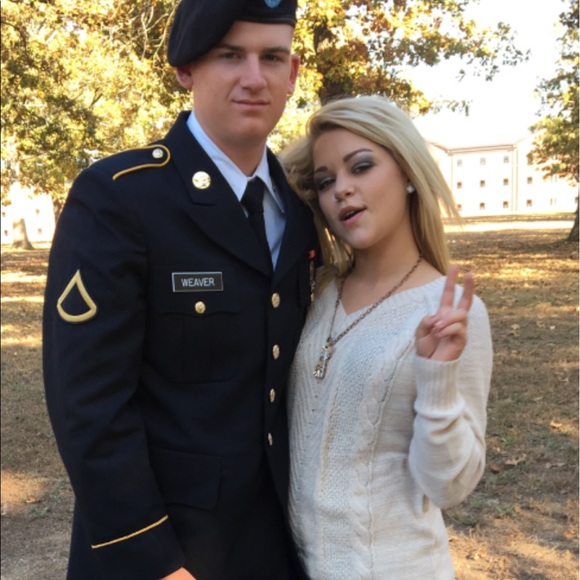 Profile Picture of Andrew Weaver (@dreamweaver27) on Poshmark