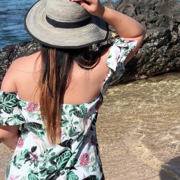 Profile Picture of Jenn Suliguin (@agajen) on Poshmark