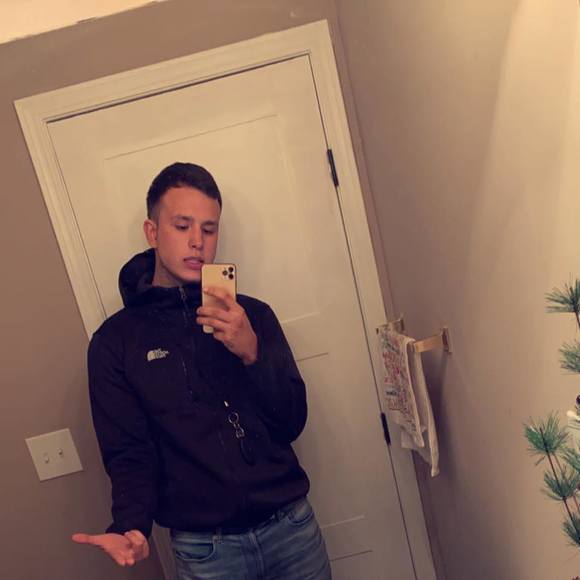 Profile Picture of Andrew Layne (@shoefreak34) on Poshmark