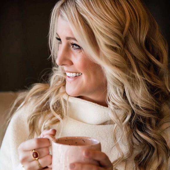 Tiffany Quek - Poshmark Profile Picture of Tiffany Quek (@tiffany_quek) on Poshmark