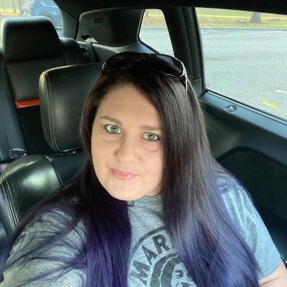 Profile Picture of Nicki Vining (@nicki1279) on Poshmark
