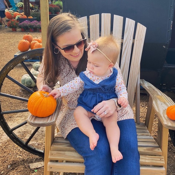 Profile Picture of Ellen Recchion (@ellenr1123) on Poshmark