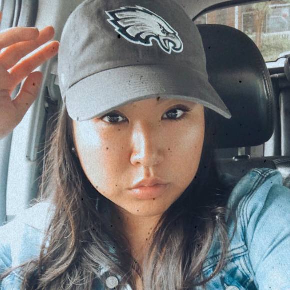 Profile Picture of Tuyen Huynh (@misstee27) on Poshmark