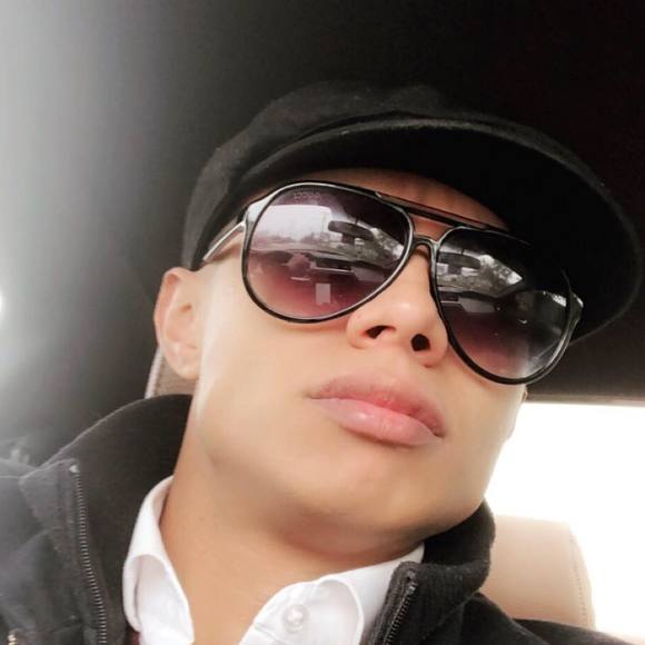 Profile Picture of Joshua Solis (@agentsolis) on Poshmark