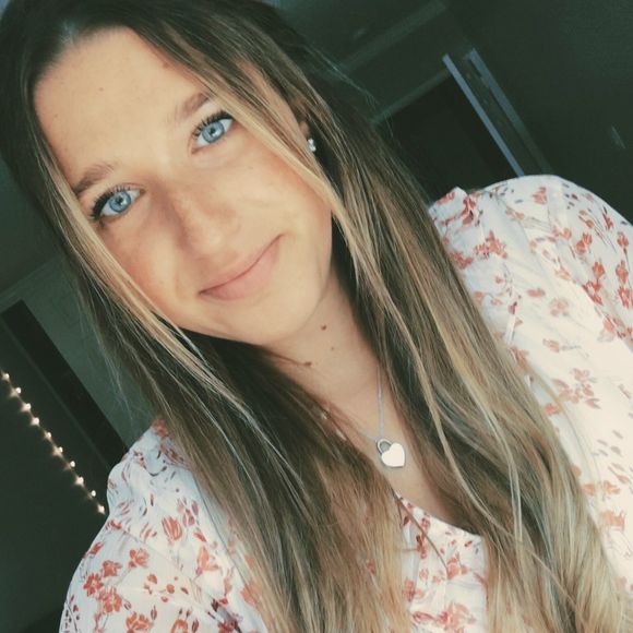 Profile Picture of Becca Bittman (@beccabitt) on Poshmark