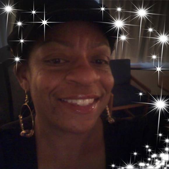 Profile Picture of Bobbetta Vance (@bobbbz17) on Poshmark