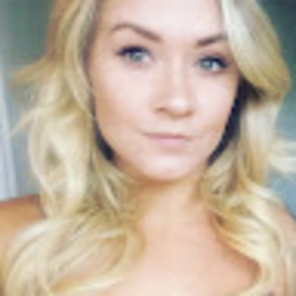 Profile Picture of Allison Rock (@allisonvrock) on Poshmark