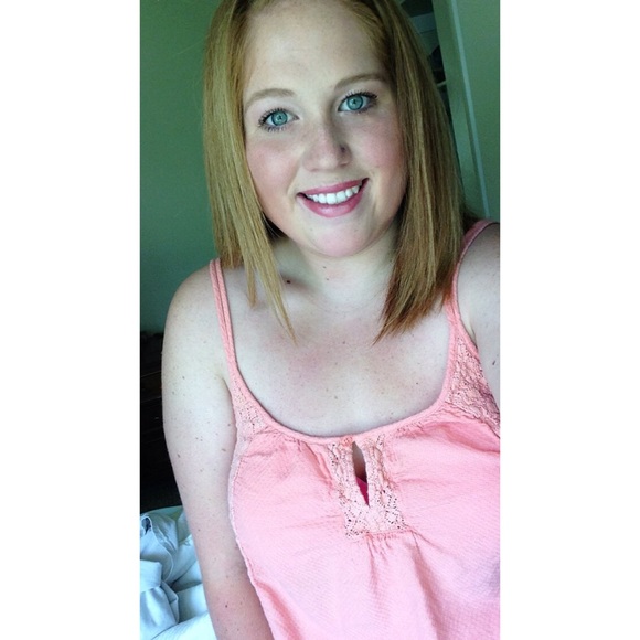 Profile Picture of Savanna Goossens (@savannag43) on Poshmark