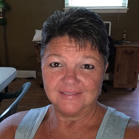 Profile Picture of Kim Swain (@kimswain13) on Poshmark
