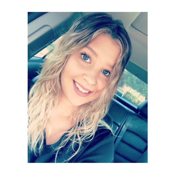 Sierra Gradick - Poshmark Profile Picture of Sierra Gradick (@sgradick123) on Poshmark