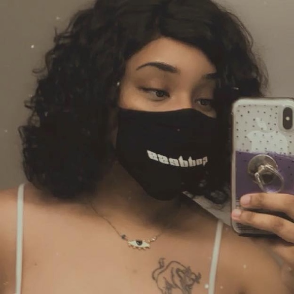 Profile Picture of Sun Bae (@reirasenpai) on Poshmark