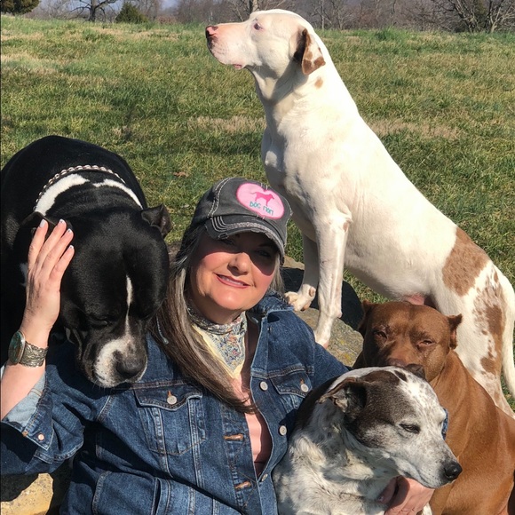 Profile Picture of Holly Chase (@momadog32) on Poshmark