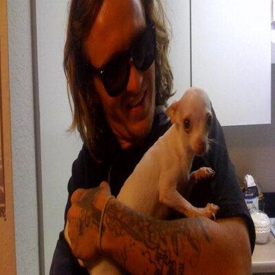 Profile Picture of Nick (@MoverAnnaShaker) on Twitter