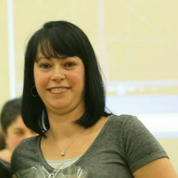 Profile Picture of Ada Marquez (@glamorandbloom) on Poshmark