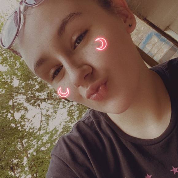 Profile Picture of Grace Glisan (@its_grace16) on Poshmark