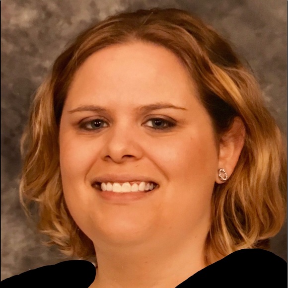 Profile Picture of Jennifer Zurn (@zurnjr) on Poshmark