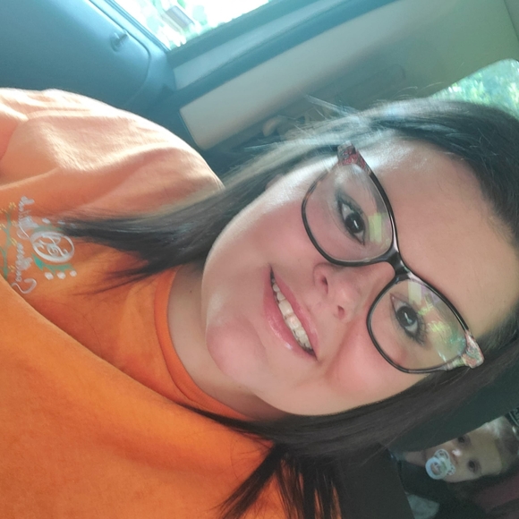 Profile Picture of Michelle Stringer (@michellestri589) on Poshmark