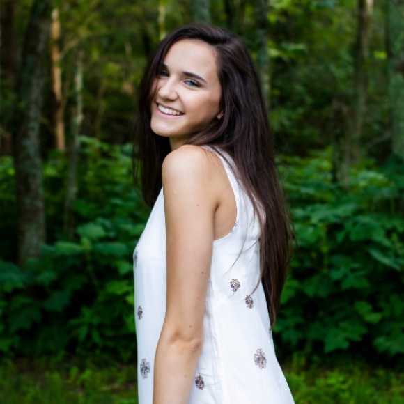 Profile Picture of Jordan Sagona (@jlin1130) on Poshmark