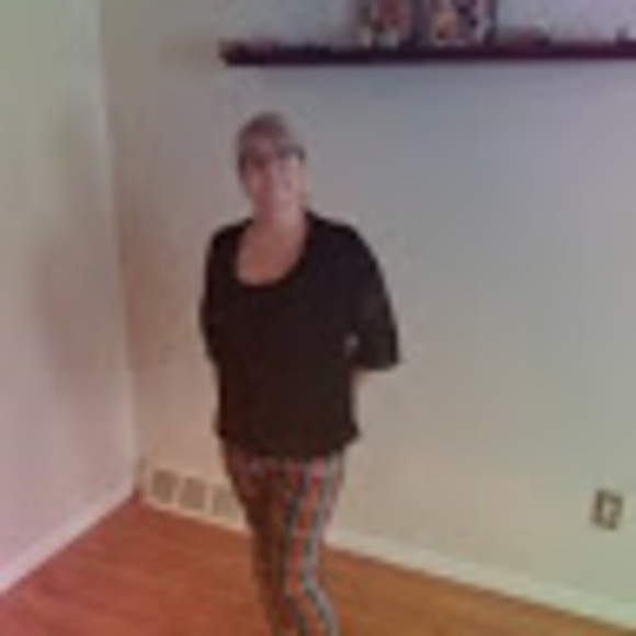 Profile Picture of Alena Borisovecz (@elenaborisovecz) on Poshmark