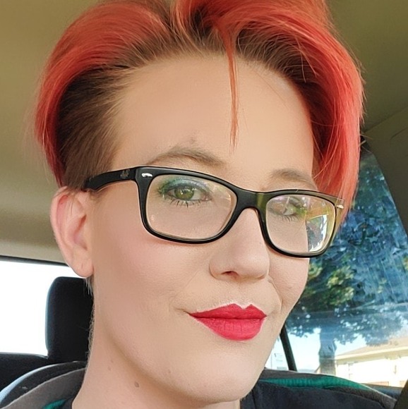 Profile Picture of Racheal Moore (@lekkerslaap) on Poshmark