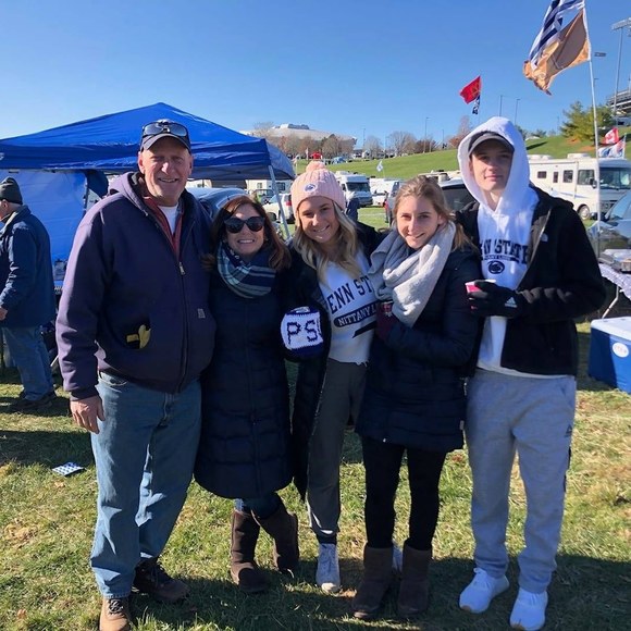 Profile Picture of Matthew Macgregor (@matthewmacgrego) on Poshmark