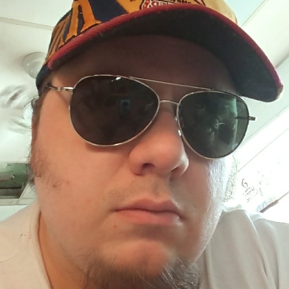 Profile Picture of Justin Plugge (@jeplugge1840) on Poshmark