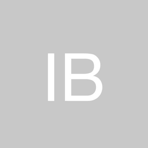 Profile Picture of Iris Bennett (@caspers1mom) on Poshmark