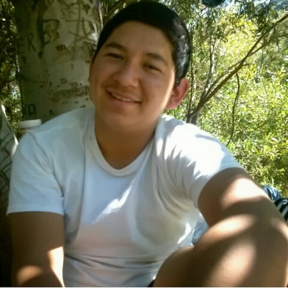 Profile Picture of Alejandro Herrera (@alejandroher352) on Poshmark
