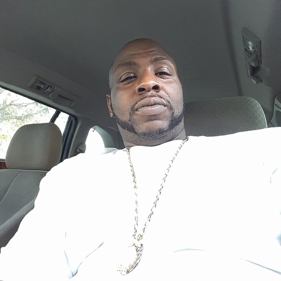 Profile Picture of Martin Reid (@martin1050) on Poshmark