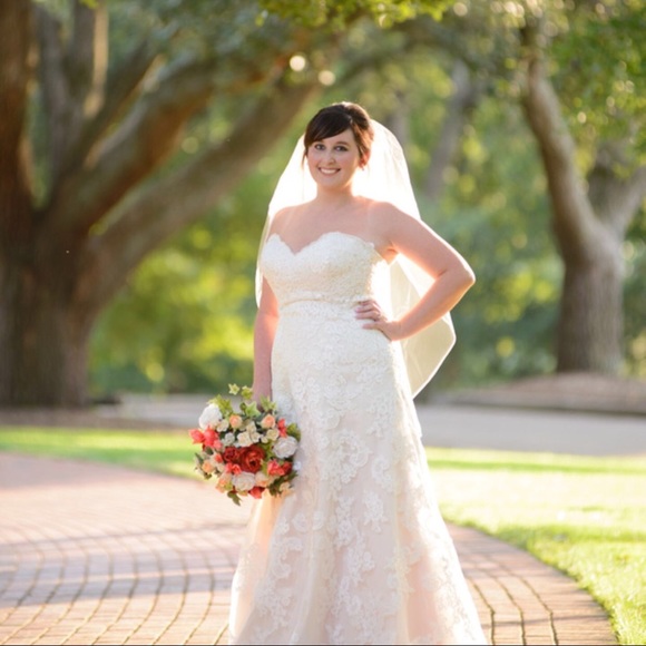 Profile Picture of Amanda Rayland (@sweetgirlbaby) on Poshmark